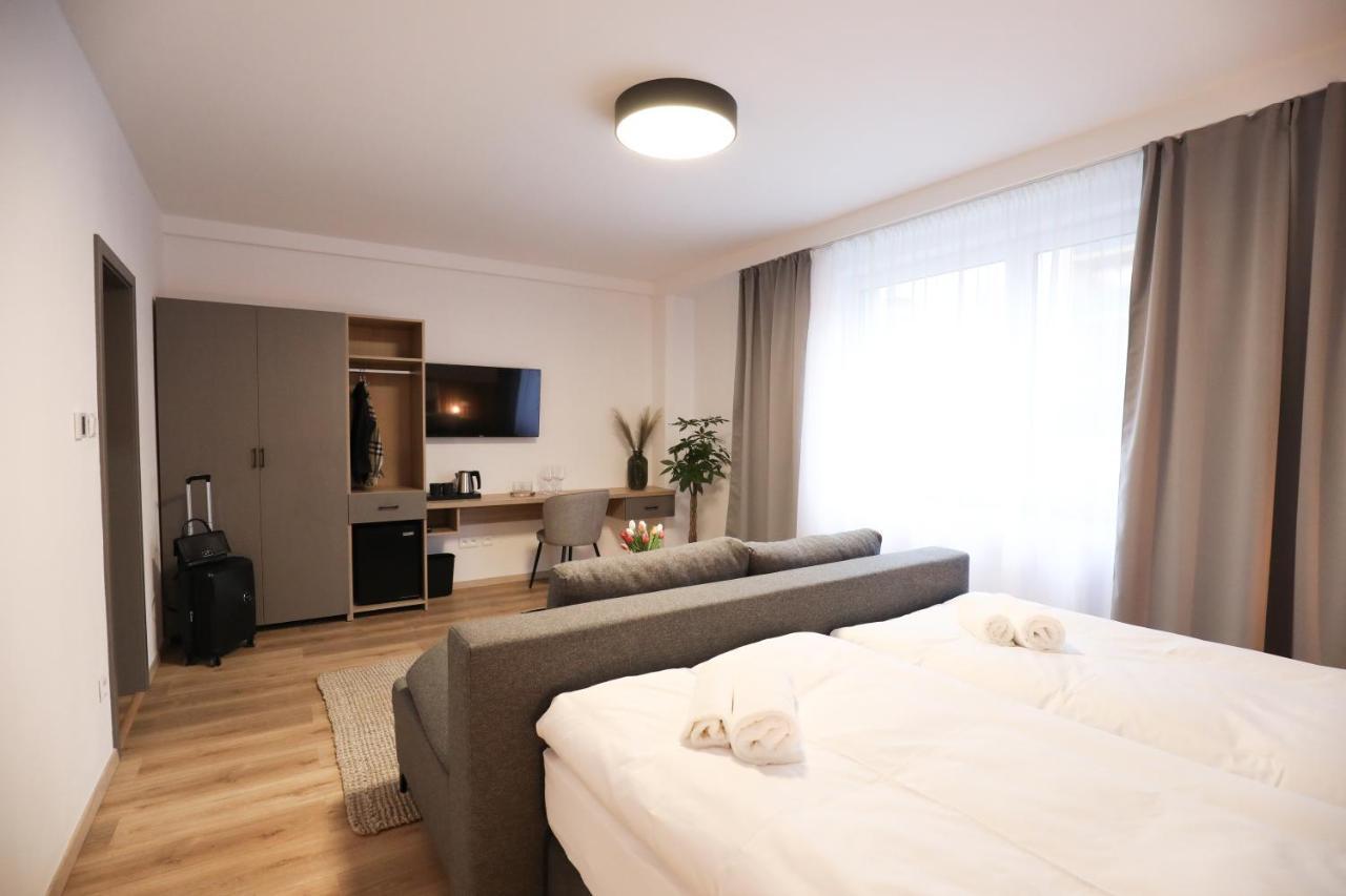 Dubno Eat & Sleep Hotel Nova Dubnica Ngoại thất bức ảnh