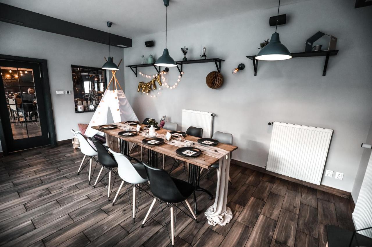 Dubno Eat & Sleep Hotel Nova Dubnica Ngoại thất bức ảnh