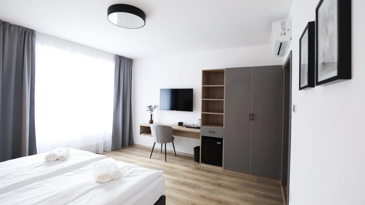 Dubno Eat & Sleep Hotel Nova Dubnica Ngoại thất bức ảnh