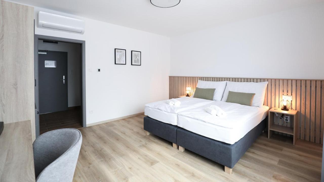 Dubno Eat & Sleep Hotel Nova Dubnica Ngoại thất bức ảnh